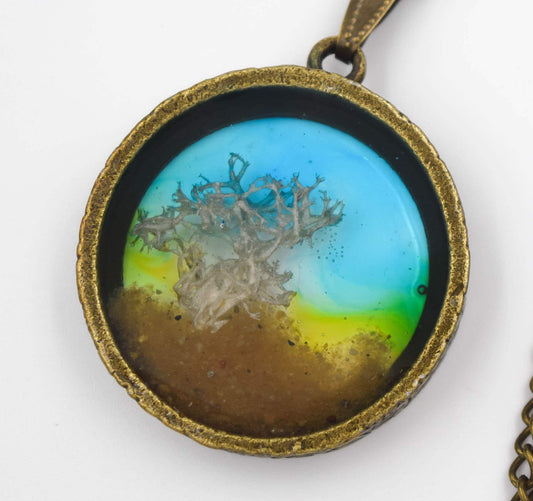 Resin landscape pendant, antique bronze, organic jewelry with real mosses and sand of the Sahara desert, botanical jewelry, inclusions