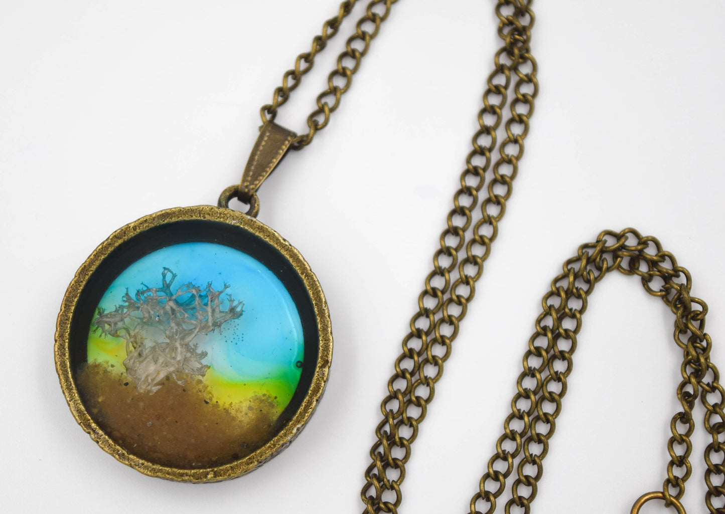 Resin landscape pendant, antique bronze, organic jewelry with real mosses and sand of the Sahara desert, botanical jewelry, inclusions