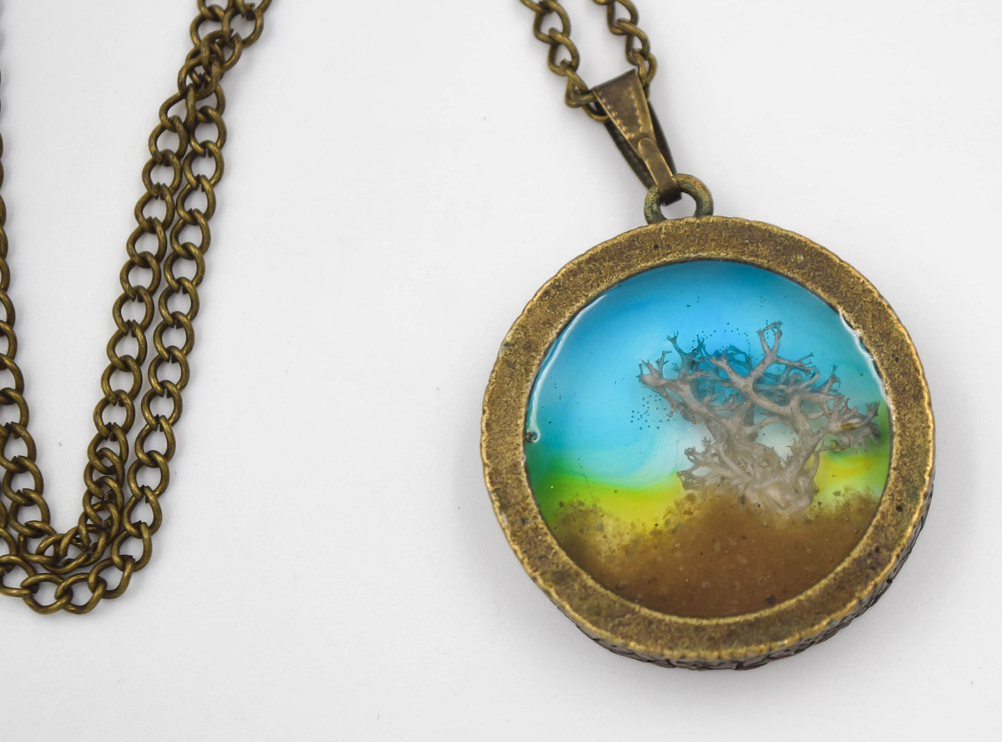 Resin landscape pendant, antique bronze, organic jewelry with real mosses and sand of the Sahara desert, botanical jewelry, inclusions