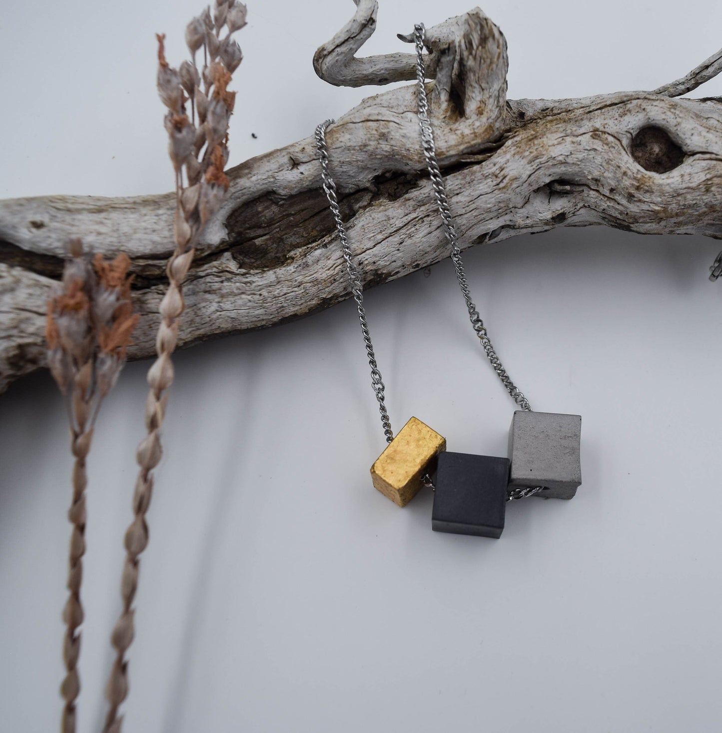 Concrete cube modern necklace, with 24 k gold leaf, geometric minimalist pendant, pendant bijoux en beaten