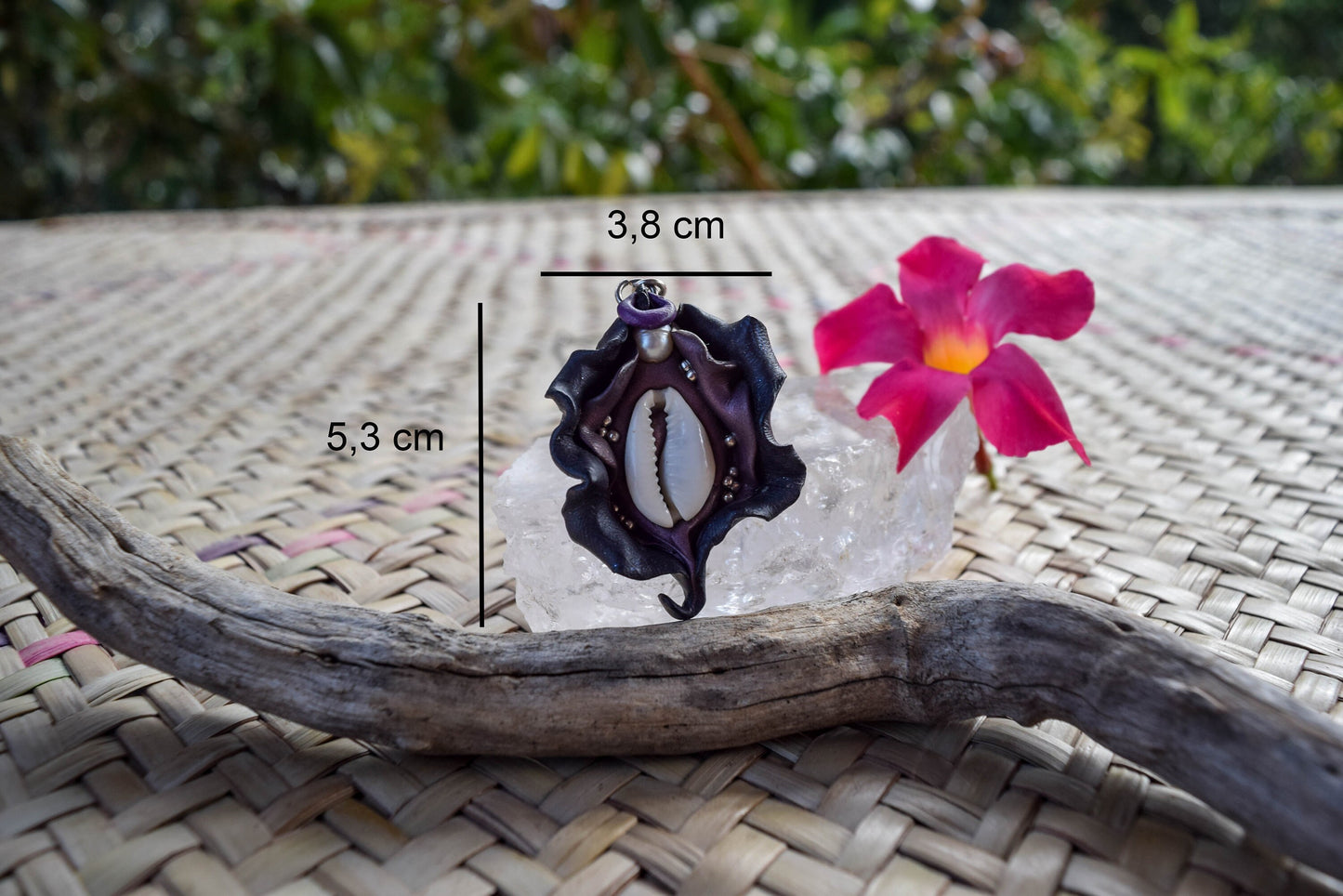 Yoni goddess pendant, sacred feminine bijoux, vulva pendant, vagina pendant, vagina flower, yoni goddess jewelry, pendant de la déesse