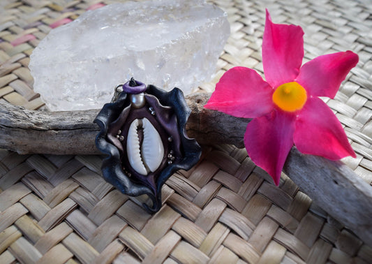 Yoni goddess pendant, sacred feminine bijoux, vulva pendant, vagina pendant, vagina flower, yoni goddess jewelry, pendant de la déesse